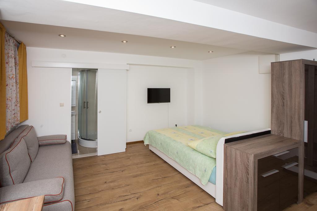 Andrije Buvine Apartments